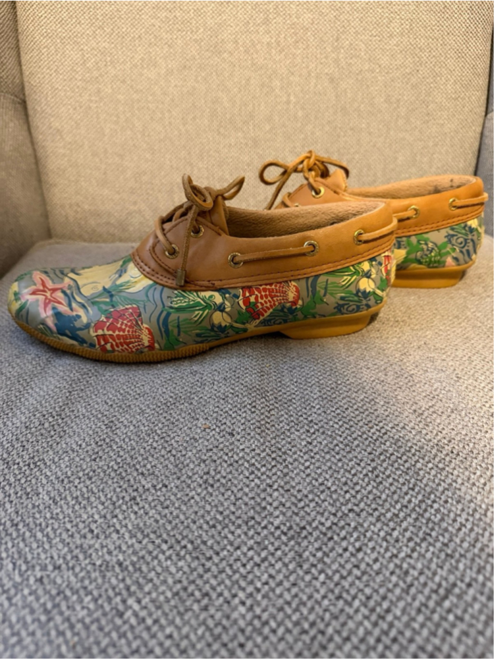 Sperry women's VTGwaterproof duck shoes with a colorful seashell and ocean wave - Picture 3 of 7
